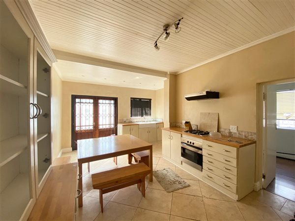 2 Bed Townhouse in Wynberg
