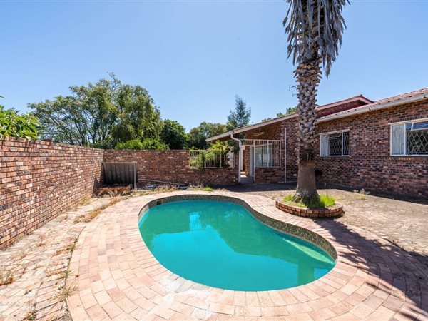 4 Bedroom House 4 Bedroom House