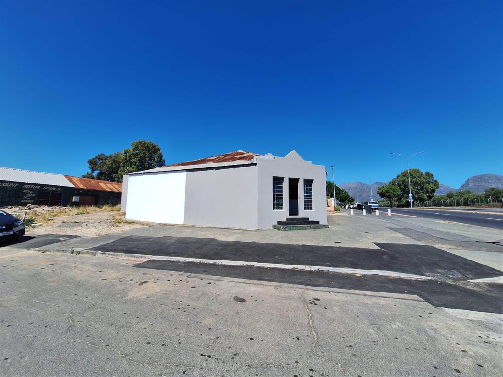 100  m² Commercial space in Paarl Central East photo number 2