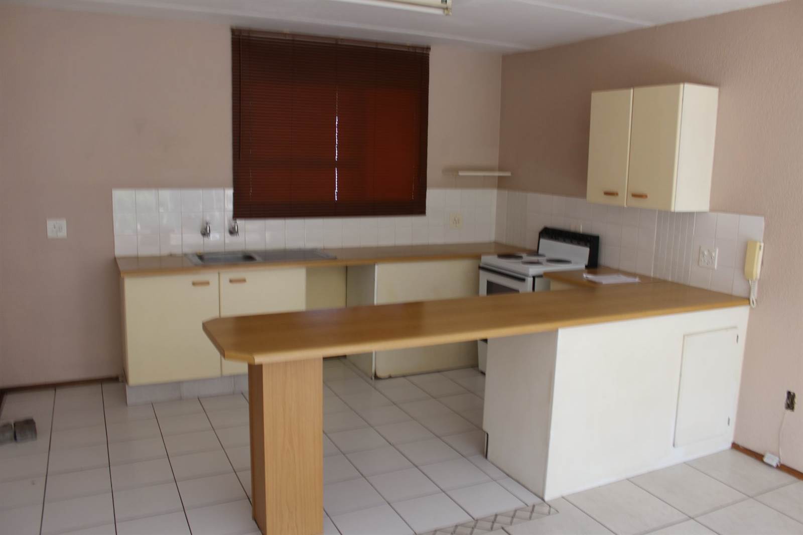 1 Bed Apartment in Krugersdorp North photo number 9
