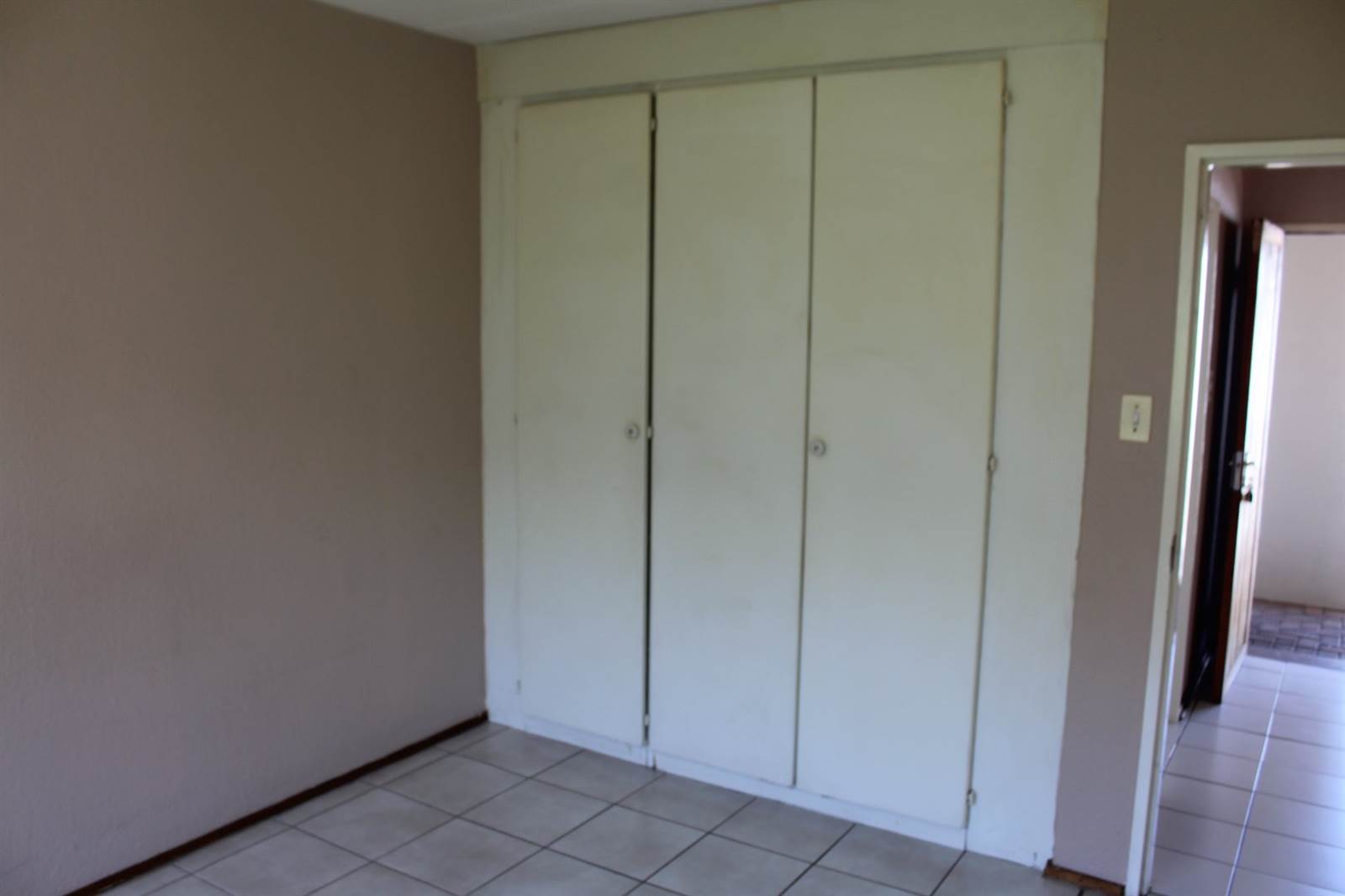 1 Bed Apartment in Krugersdorp North photo number 11
