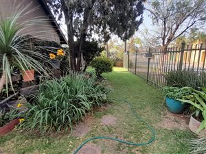 4 Bed House in Eloffsdal