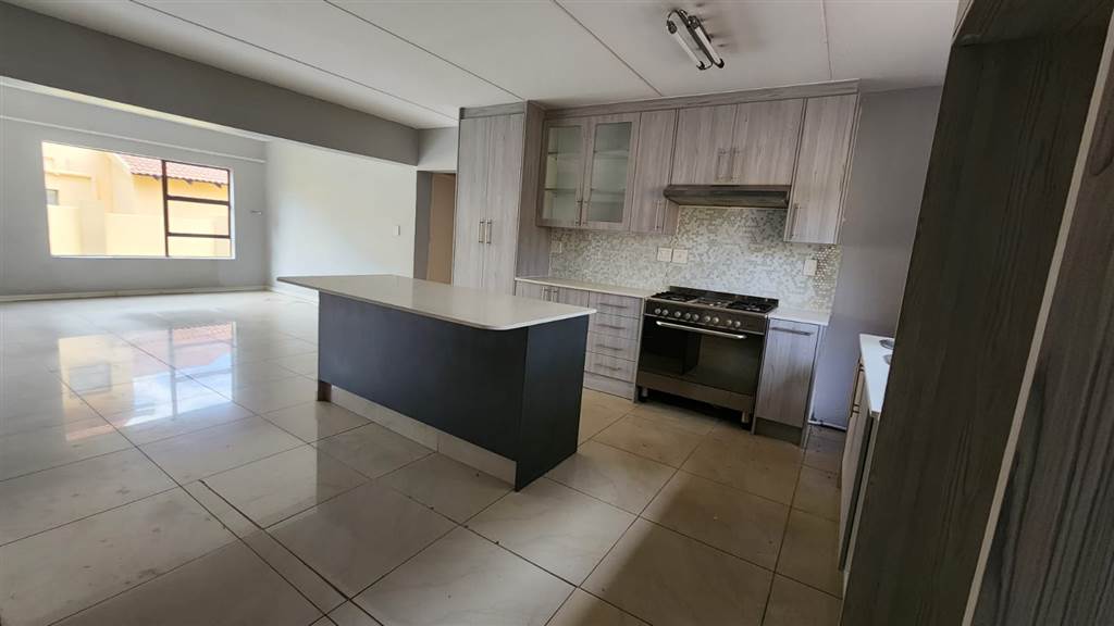 3 Bed Townhouse in Waterval East photo number 11