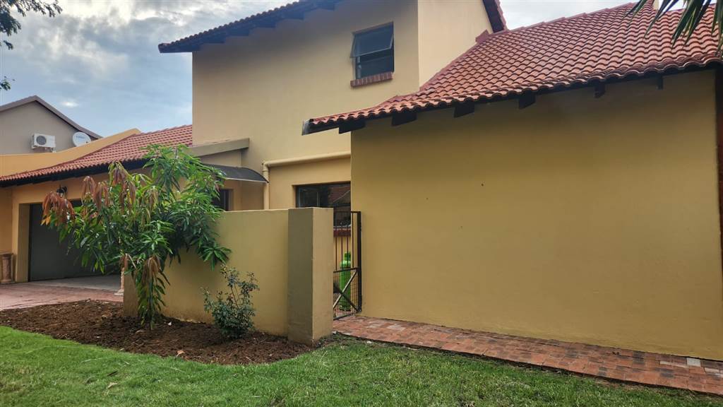 3 Bed Townhouse in Waterval East photo number 30