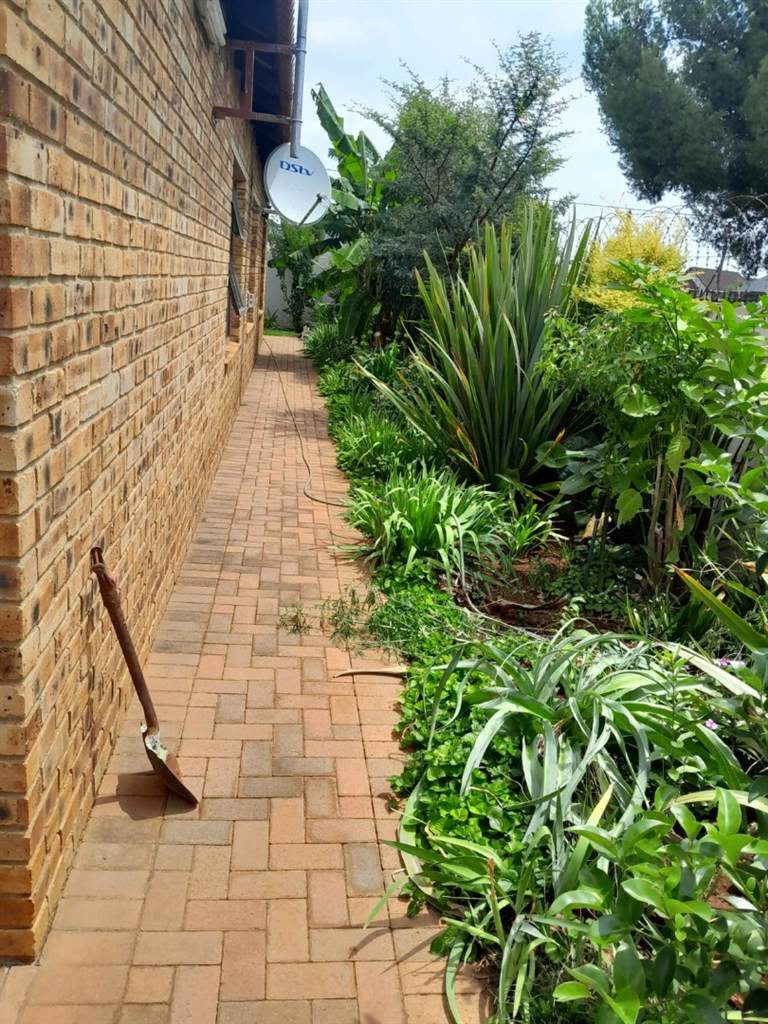 3 Bed Townhouse in Fochville photo number 10