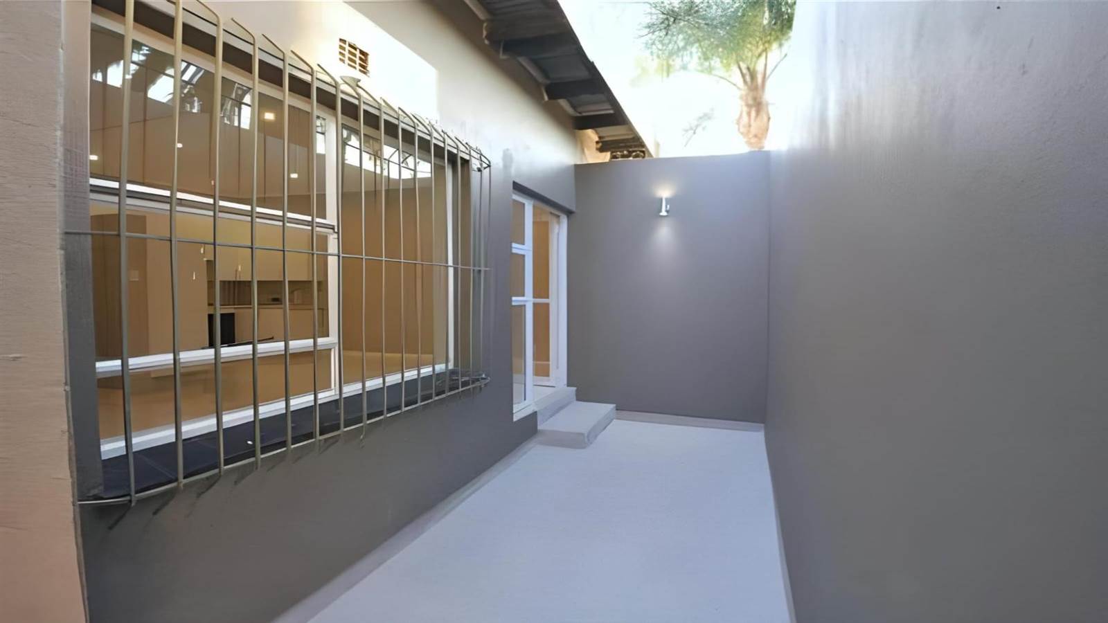 1 Bed House to rent in Linden RR4242673 Private Property