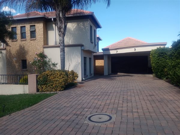 4 Bedroom House 4 Bedroom House