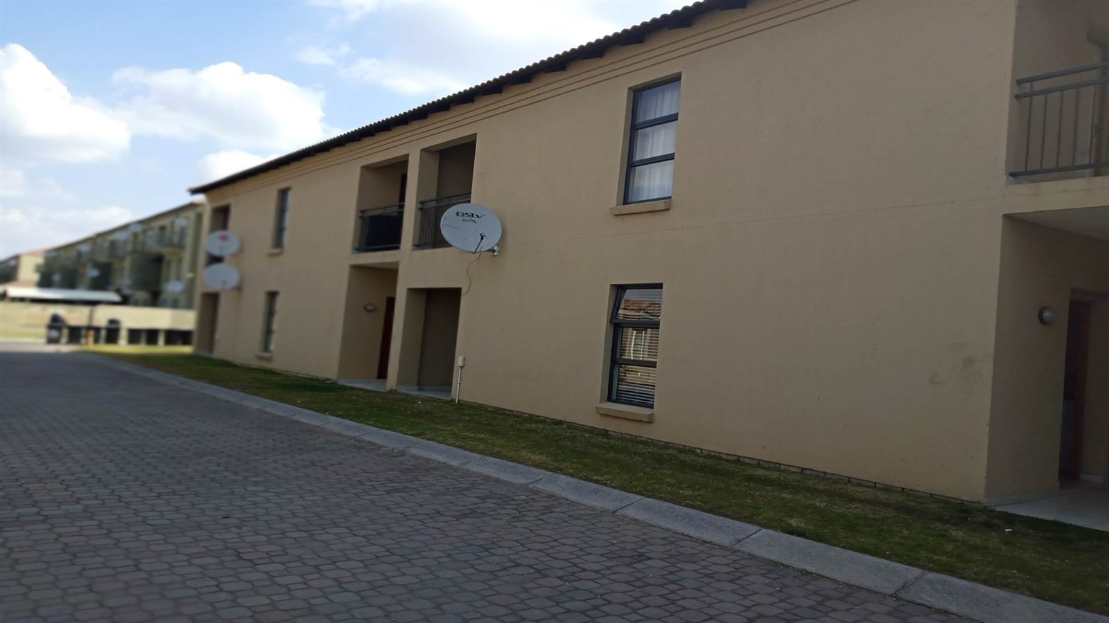 2 Bed Apartment in Brakpan North photo number 1