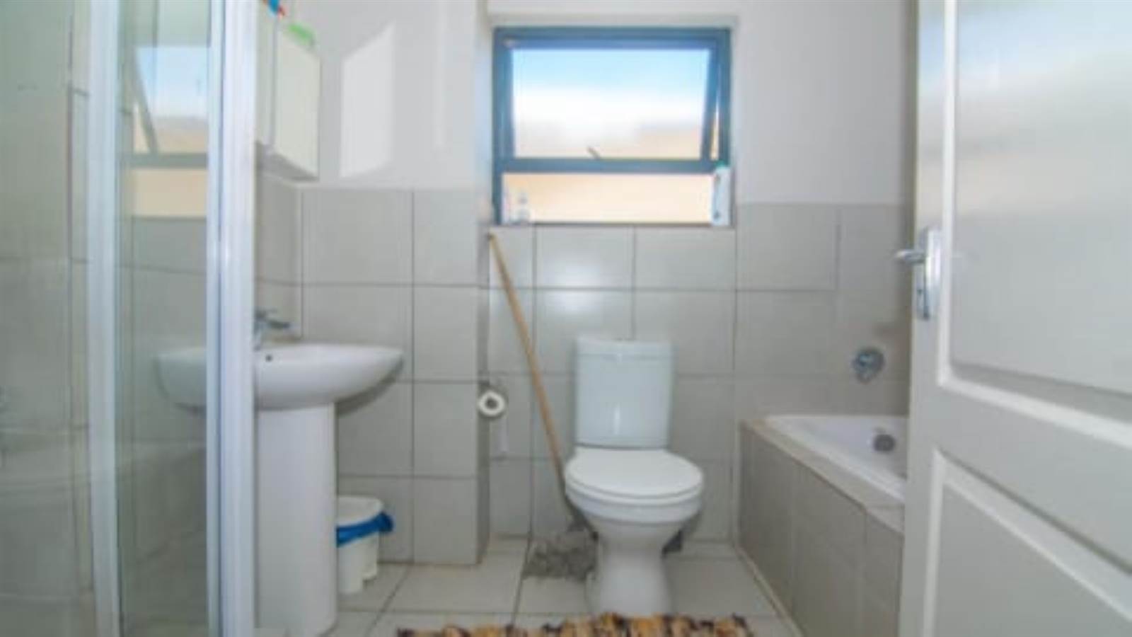 2 Bed Apartment in Brakpan North photo number 4