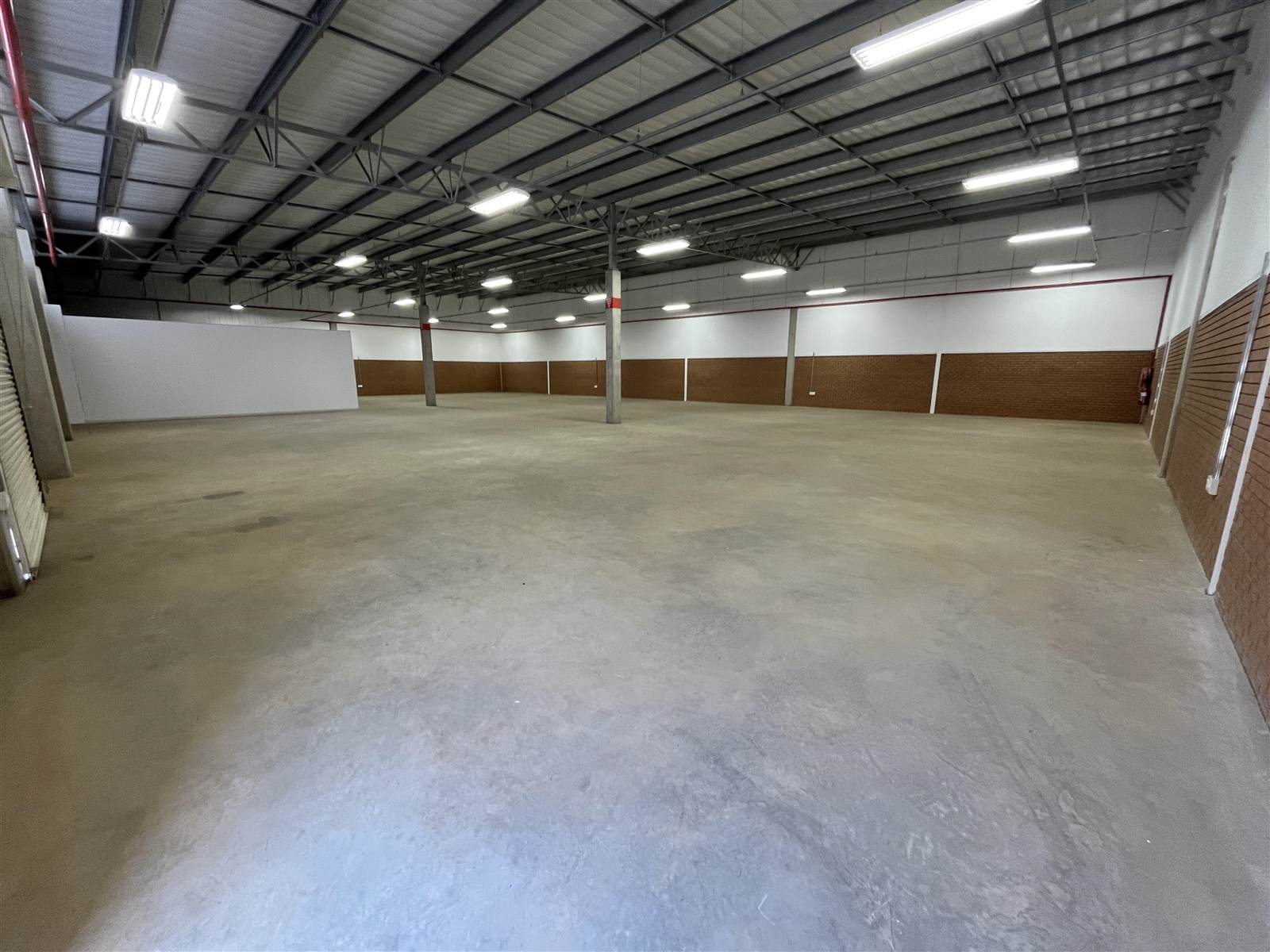 868  m² Industrial space in Clayville photo number 2