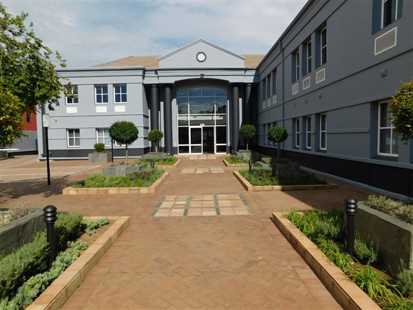 107  m² Office Space in Illovo