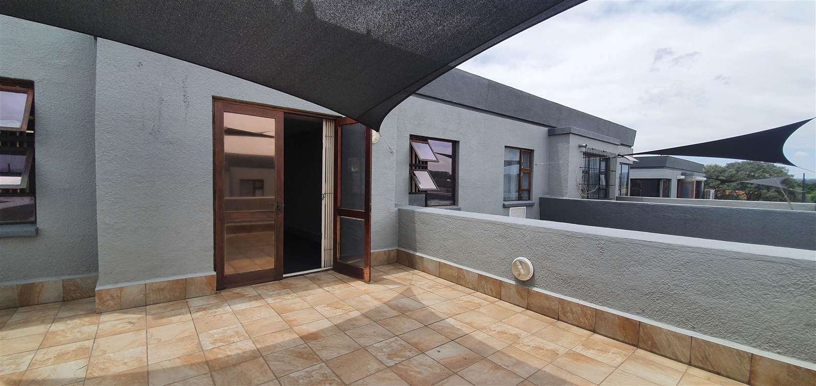 250  m² Commercial space in Woodmead photo number 2