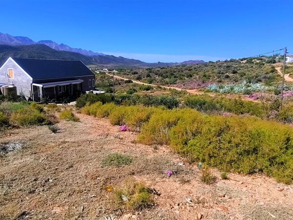 845 m² Land available in De Rust