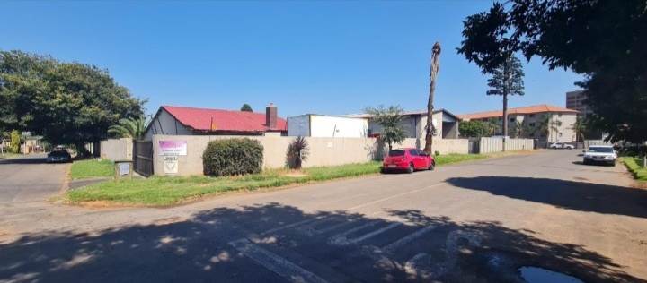 750  m² Commercial space in Kempton Park CBD photo number 1