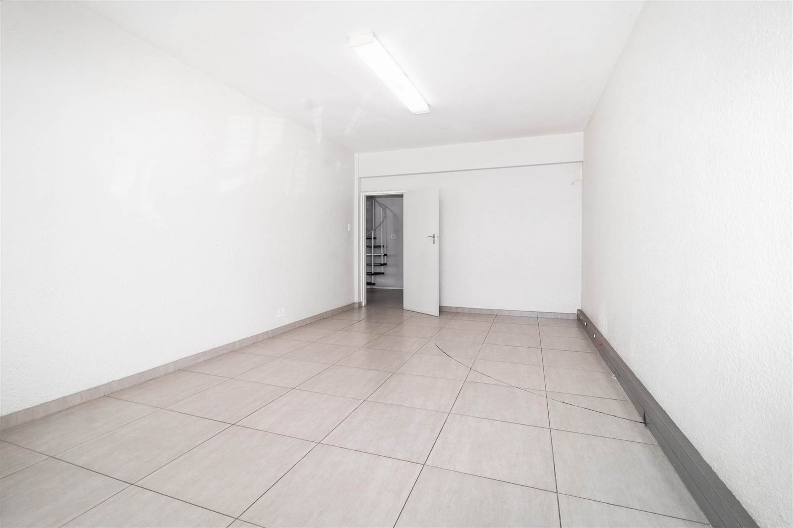 155  m² Commercial space in Bellville Central photo number 6