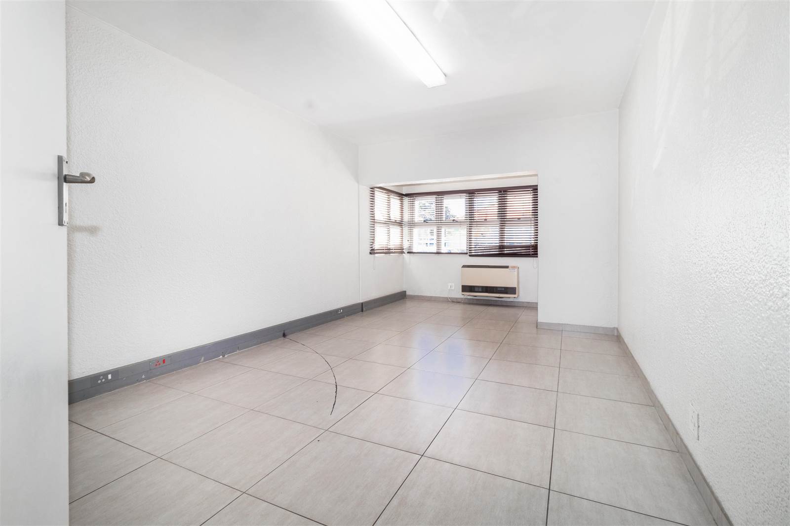 155  m² Commercial space in Bellville Central photo number 11