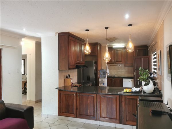 4 Bedroom House 4 Bedroom House
