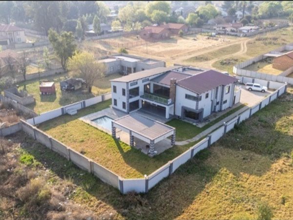 6 Bedroom House 6 Bedroom House