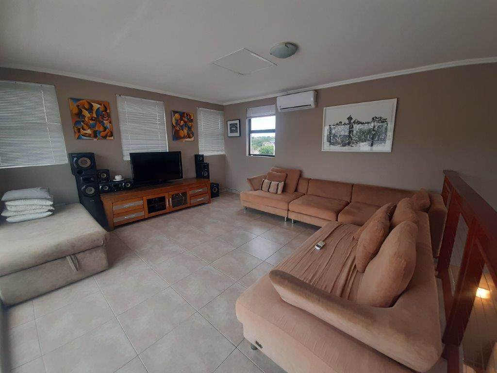 3 Bed Apartment in Palm Lakes Estate photo number 12