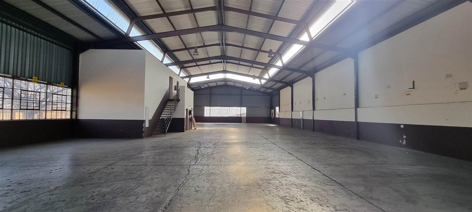 750  m² Industrial space in Anderbolt photo number 1
