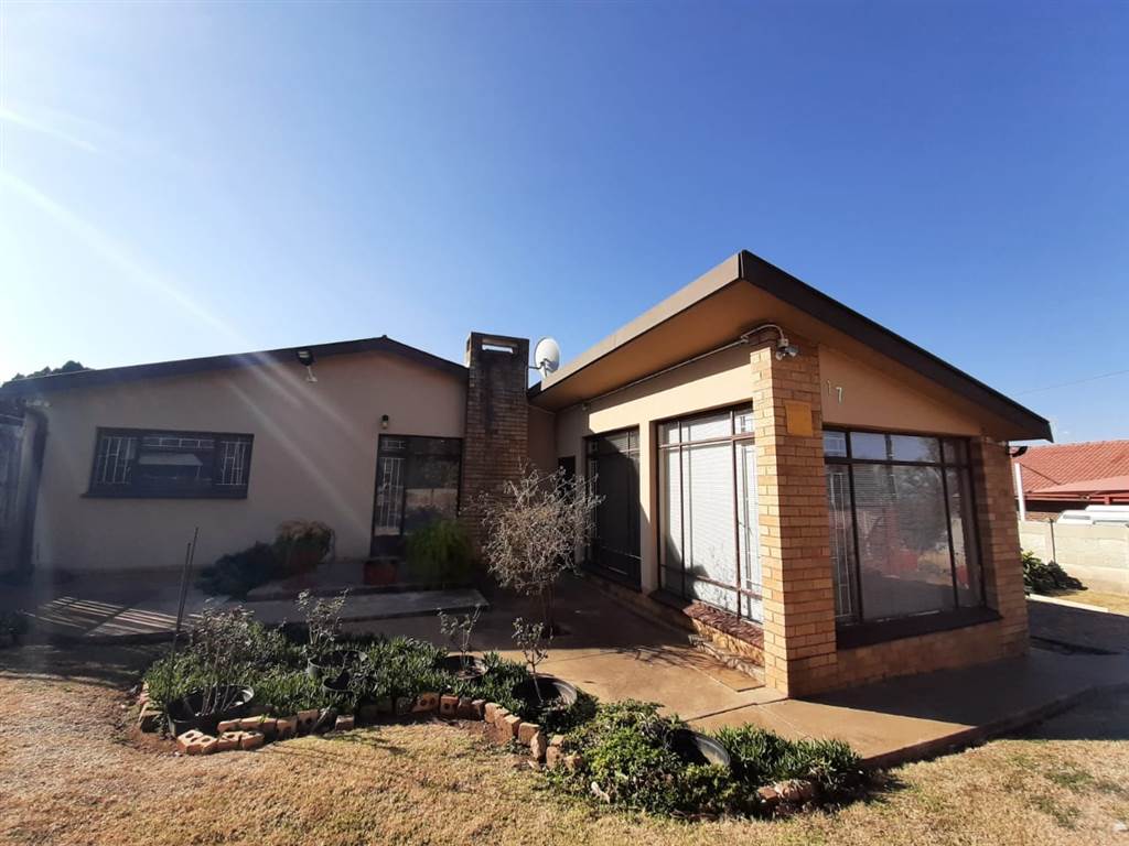 3 Bed House in Potchefstroom Central photo number 12