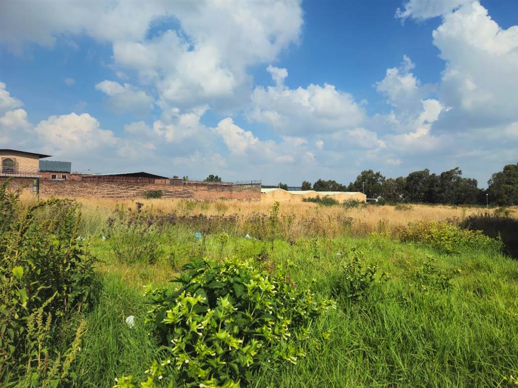 5700 m² Land available in Ormonde photo number 1