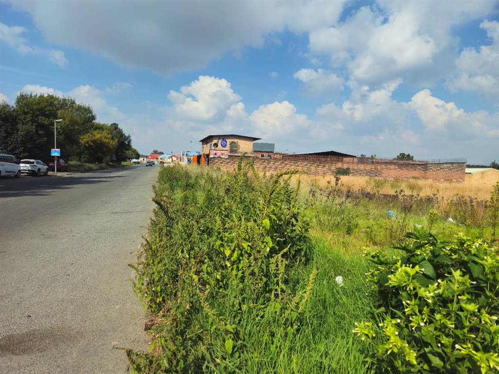 5700 m² Land available in Ormonde photo number 3