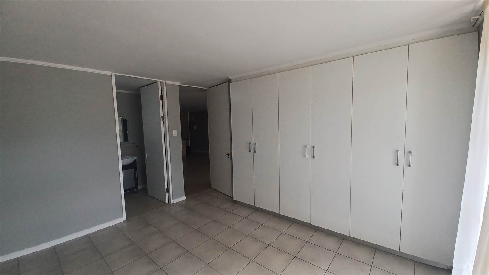 2 Bed Apartment in Gansbaai and surrounds photo number 5