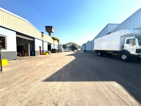 870  m² Commercial space