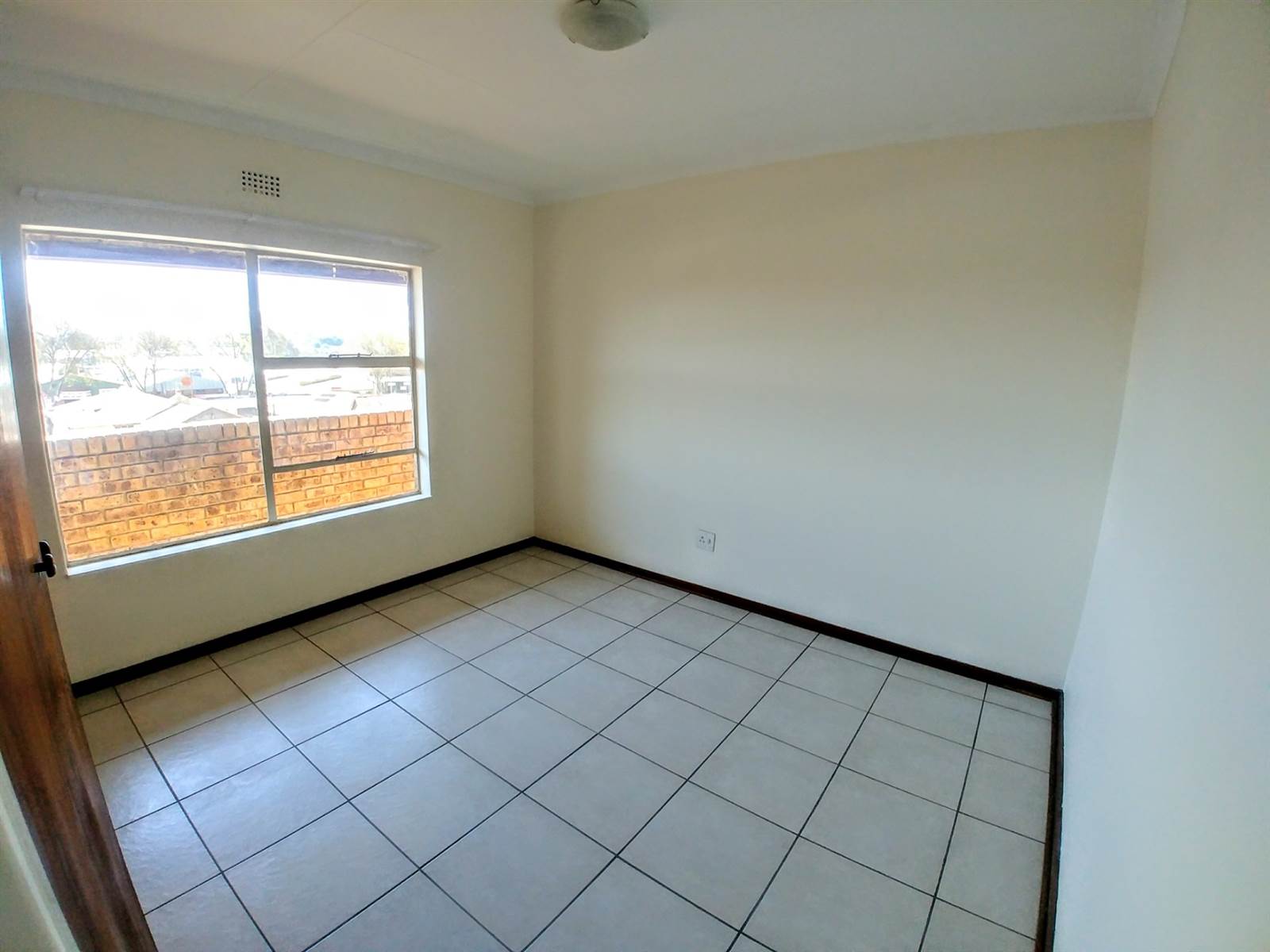 2 Bed Apartment in Krugersdorp Central photo number 3