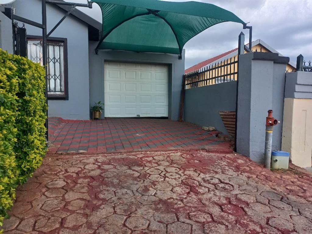 3 Bed House in Mamelodi photo number 18