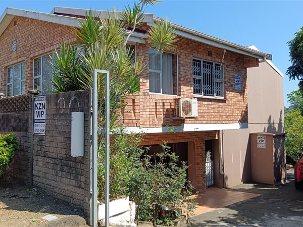 4 Bed Townhouse in Whetstone