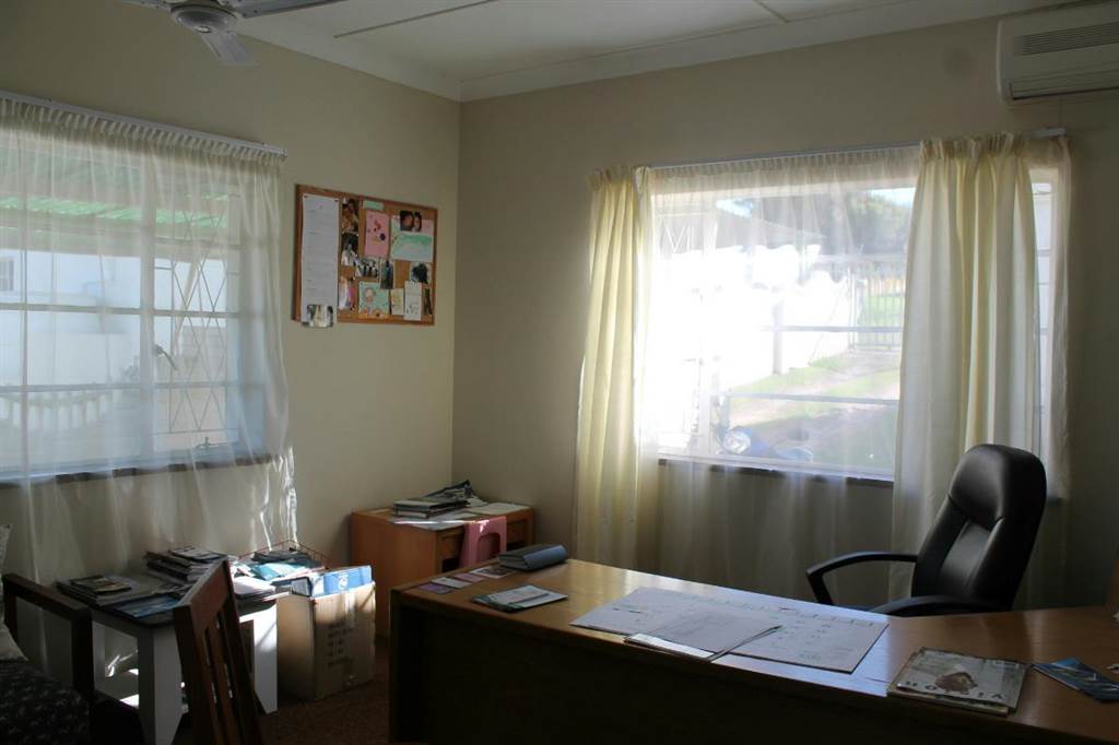 Office space in East Bank photo number 3