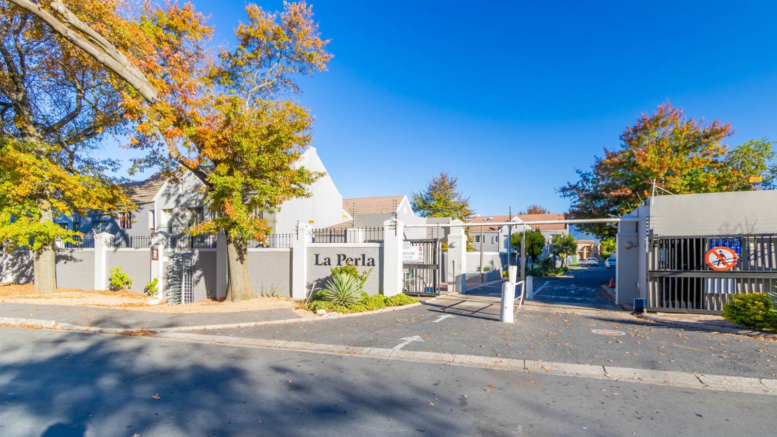 2 Bed Apartment in Paarl photo number 16