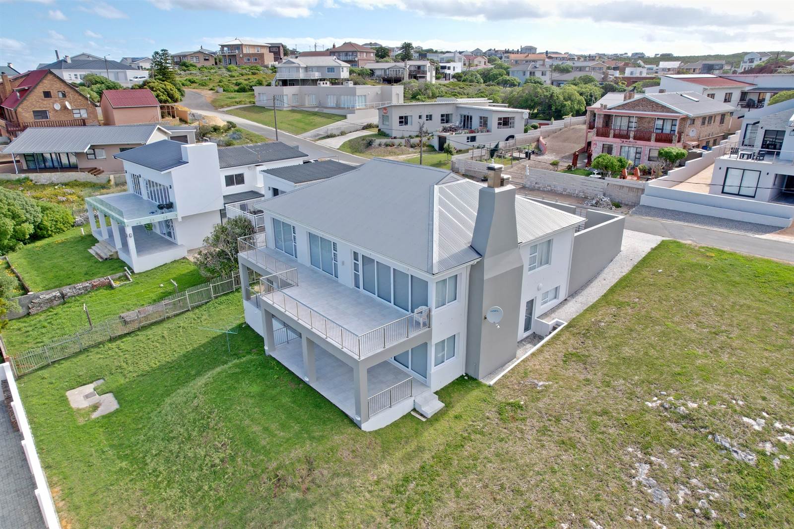 6 Bed House in Agulhas photo number 5