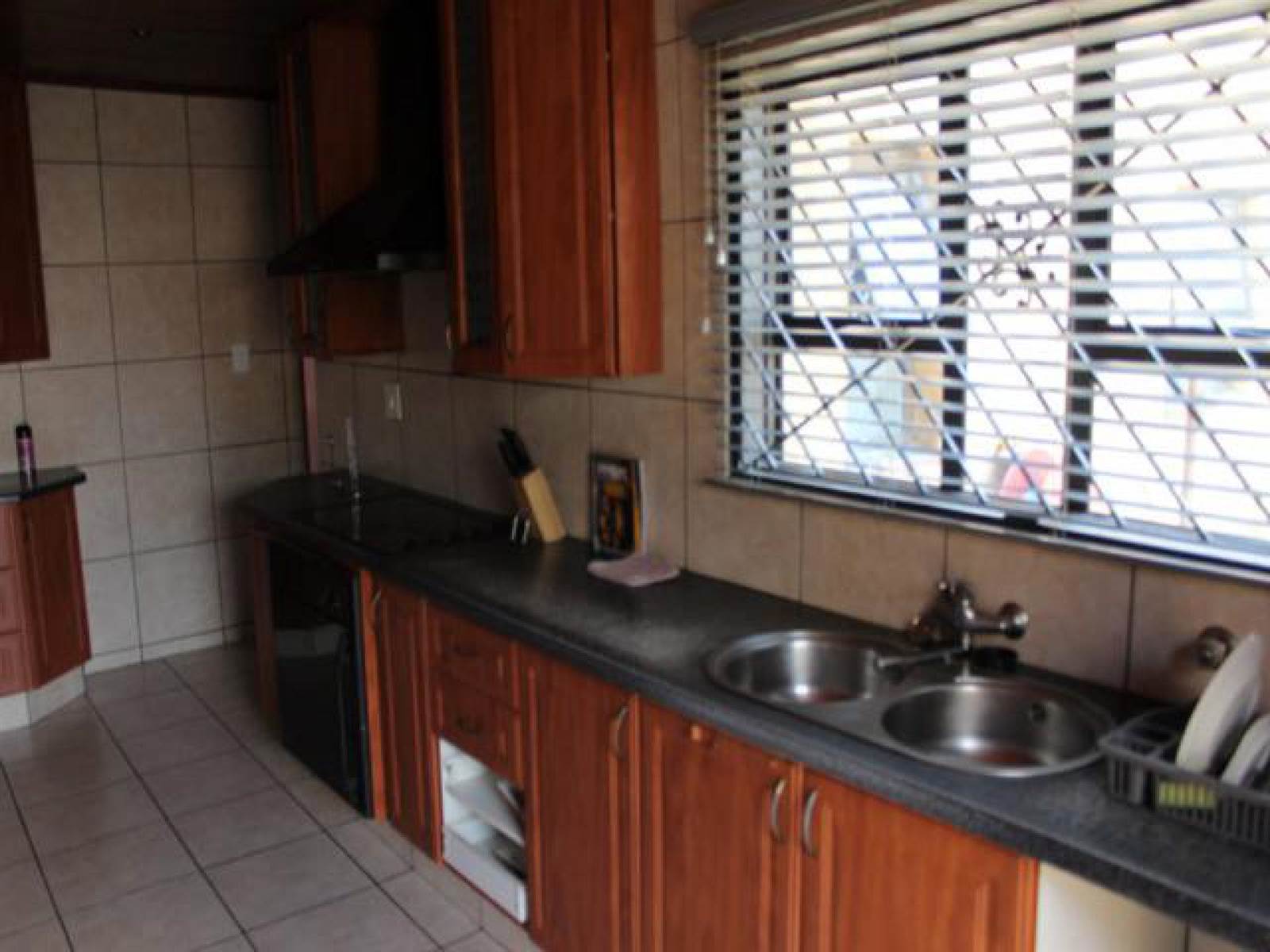 2 Bed House in Riverlea photo number 8