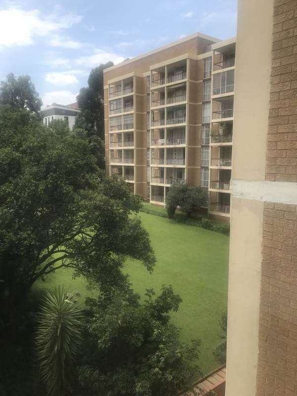 4 Bed Apartment in Parktown photo number 9