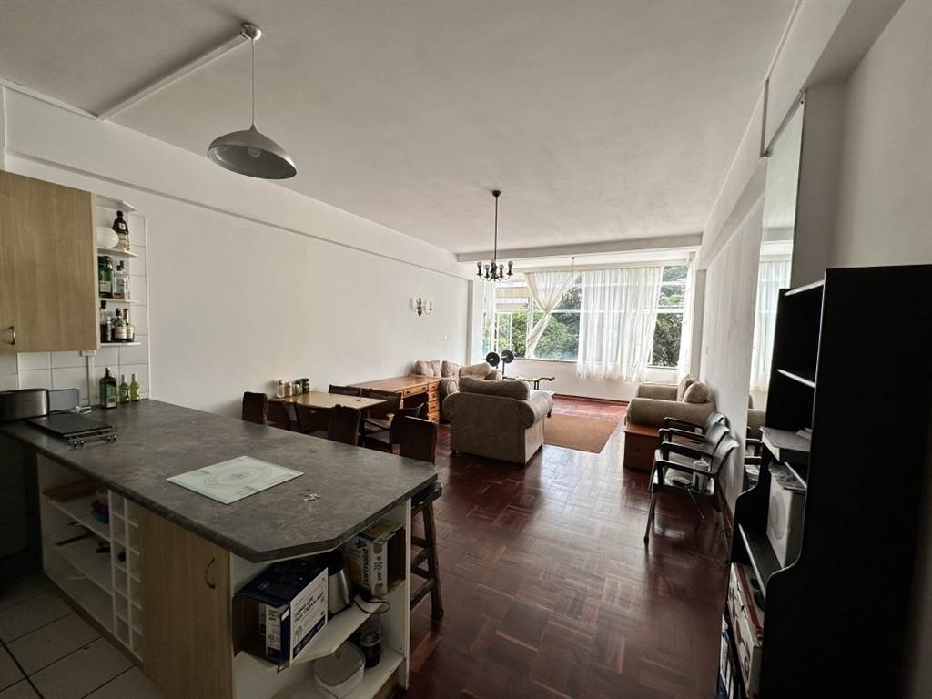 4 Bed Apartment in Parktown photo number 3