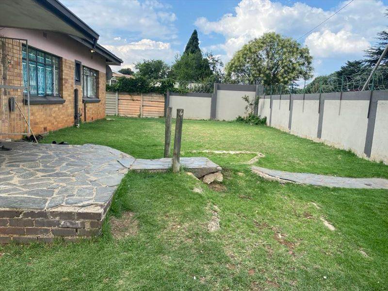 6 Bed House in Kempton Park Ext 2 photo number 3