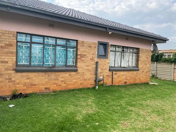 6 Bed House in Kempton Park Ext 2