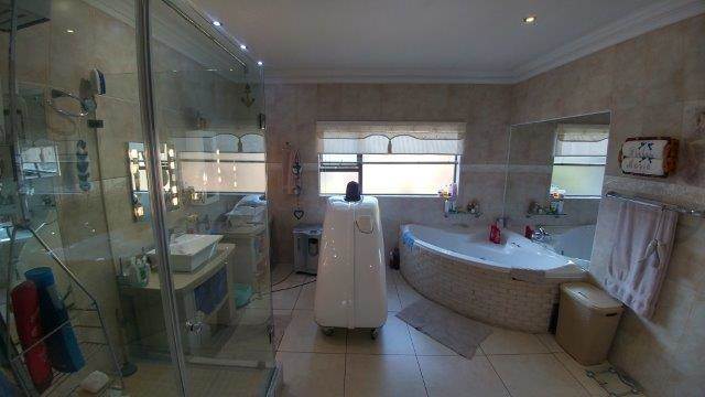 3 Bed House in Strubenvale photo number 16