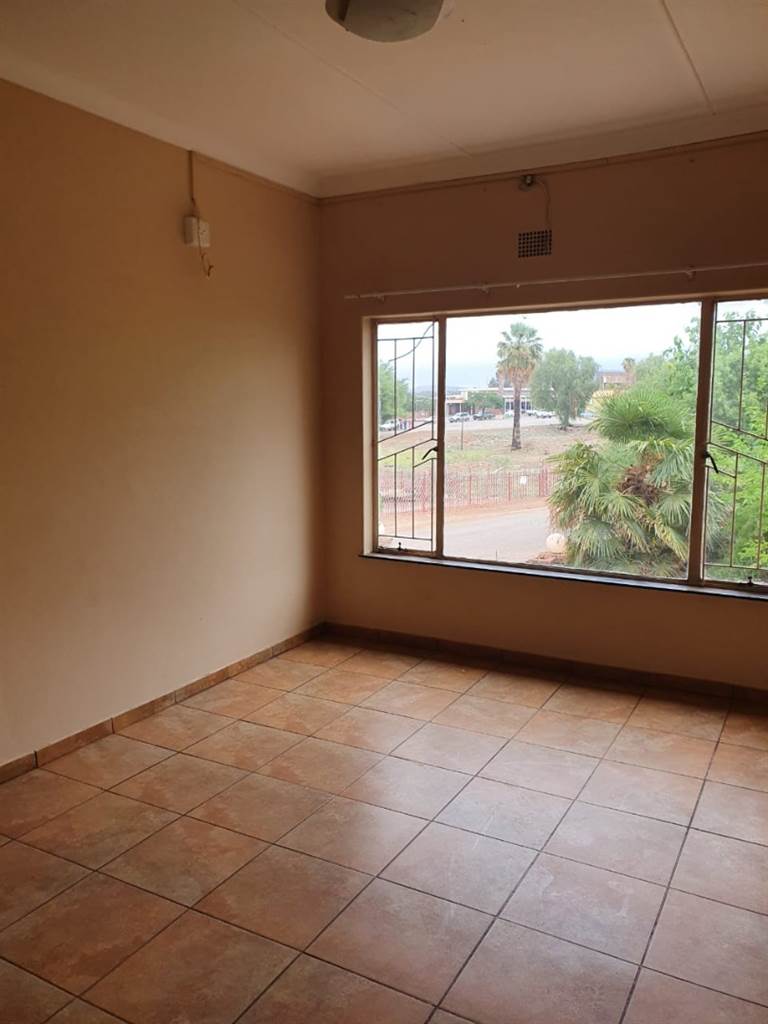 3 Bed House in Postmasburg photo number 26
