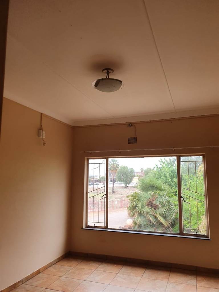 3 Bed House in Postmasburg photo number 27