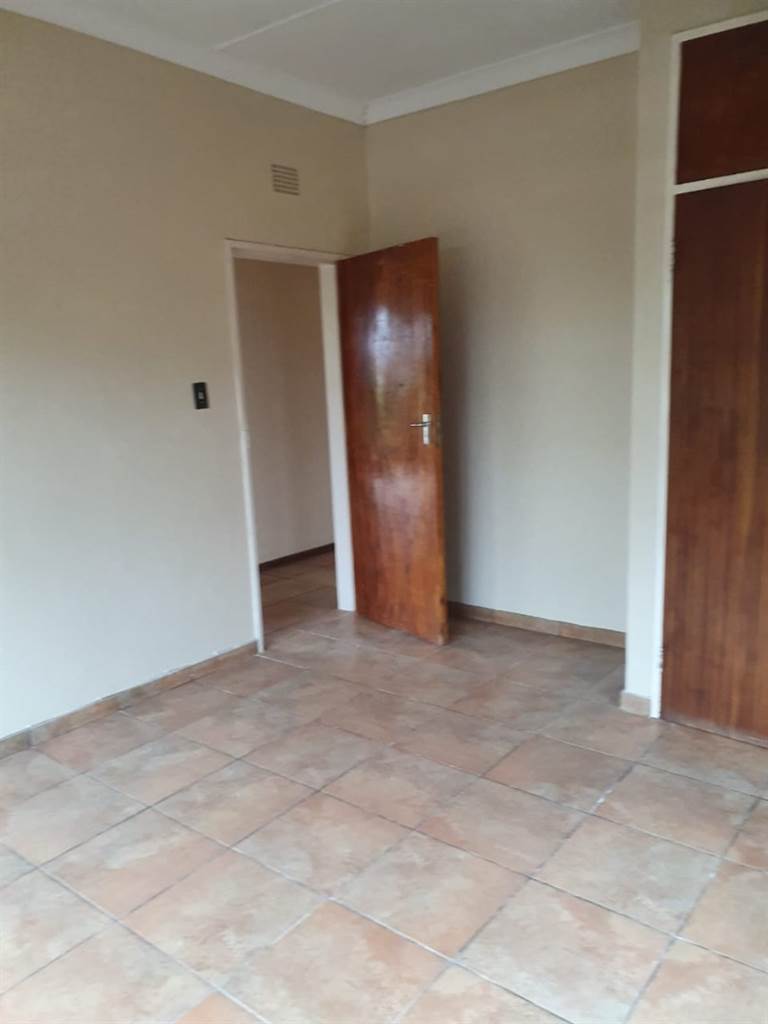 3 Bed House in Postmasburg photo number 25