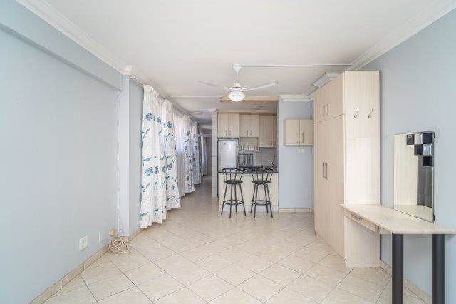 1.5 Bed Apartment in South Beach photo number 11