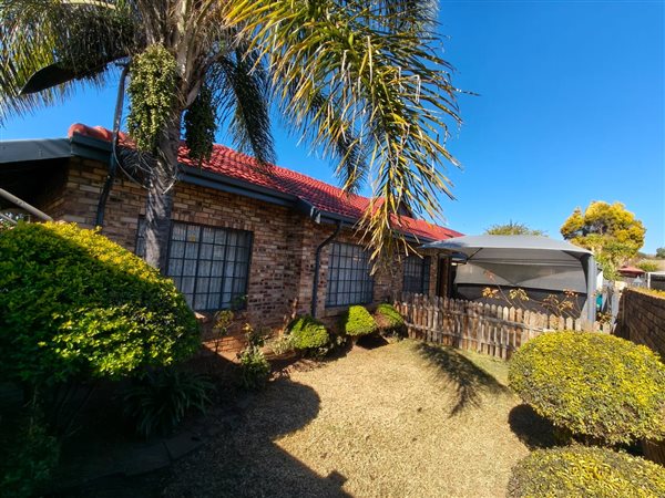 3 Bedroom Townhouse 3 Bedroom Townhouse