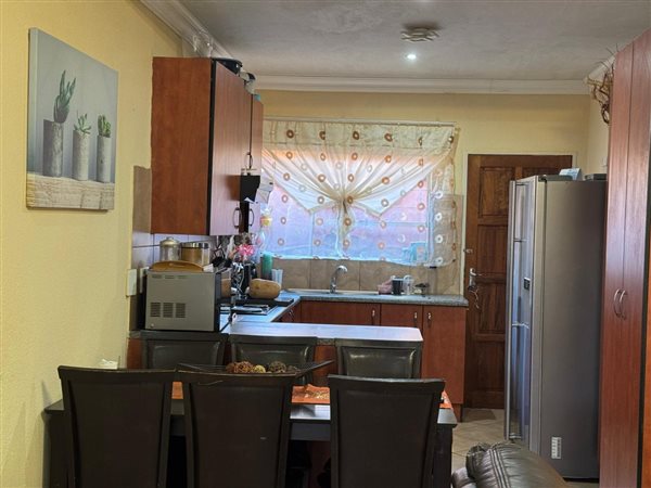 3 Bedroom Townhouse 3 Bedroom Townhouse