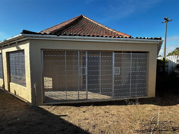 4 Bedroom House 4 Bedroom House