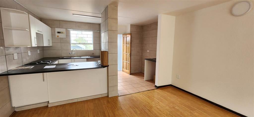 2 Bed Apartment in Morninghill photo number 3