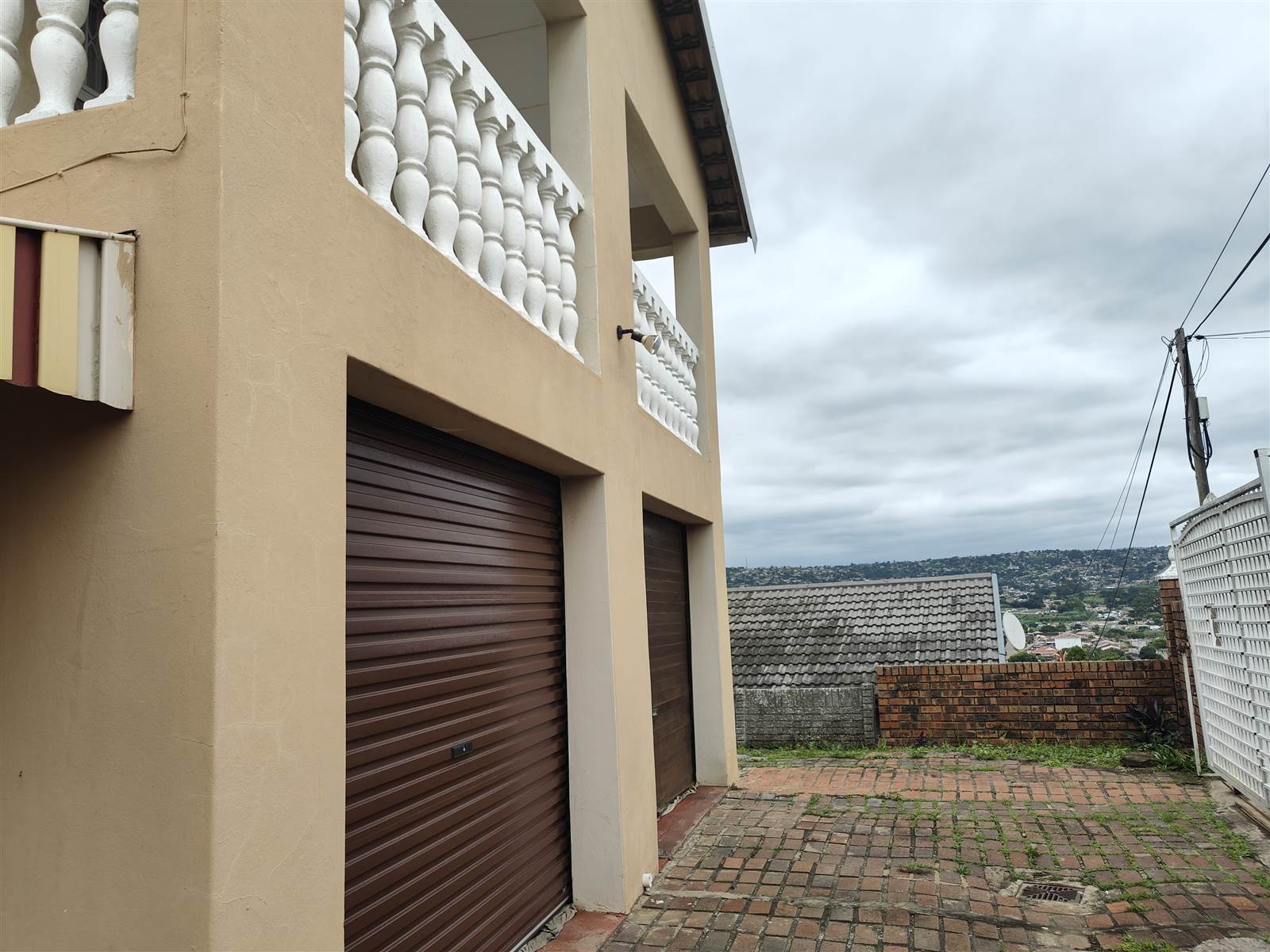 6 Bed House in KwaMashu photo number 2